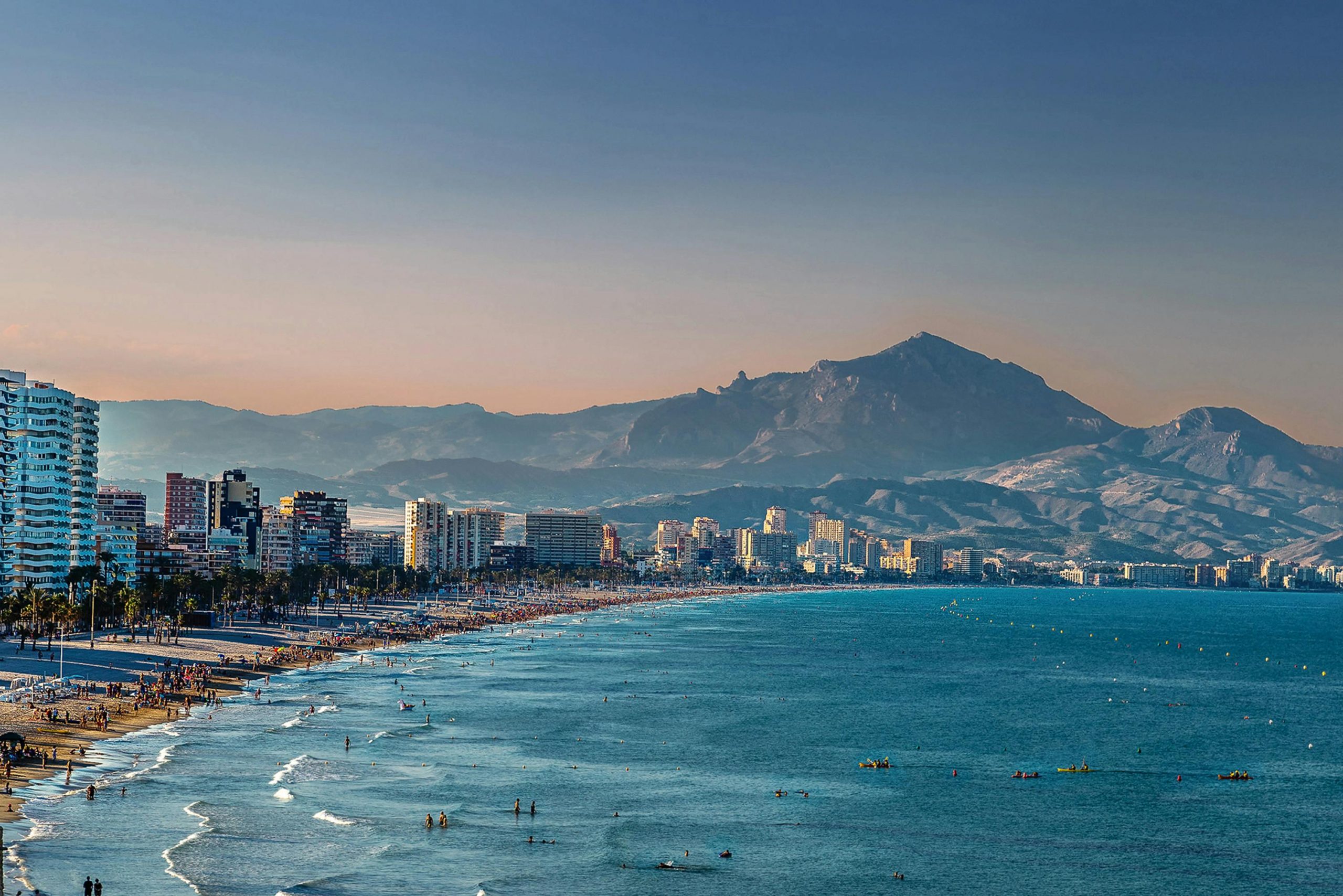 Sonne satt und Meerblick: Warum Alicante auf jede Bucket List gehört