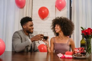 Ghosting, Love Bombing und 333. Diese Dating-Codes solltest du kennen