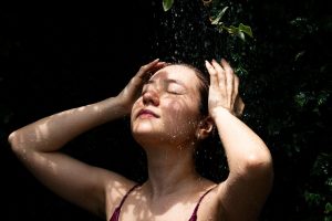 Dark Showering: Kann Duschen im Dunkeln beim Abschalten helfen?